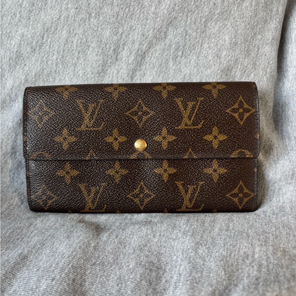 Louis Vuitton Sarah Wallet - monogram